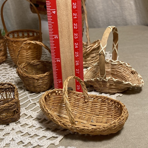 12 Miniature Small Woven Baskets - Picture 14 of 16